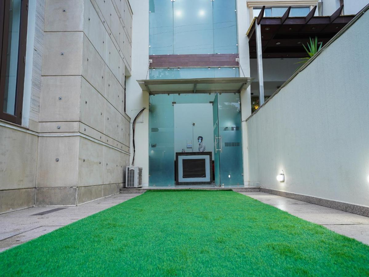 Lime Tree Hotel Sushant Lok Gurgaon Sector 29 Next To Iffco Chowk Metro Екстер'єр фото