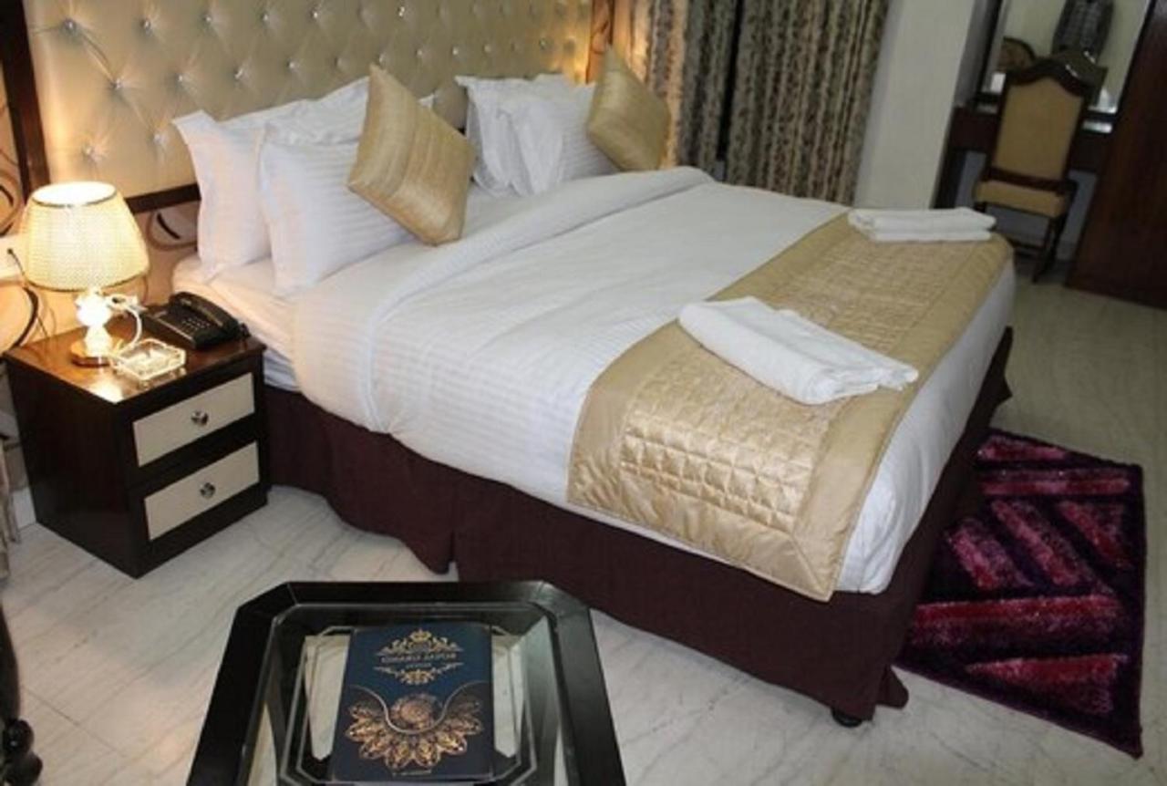 Lime Tree Hotel Sushant Lok Gurgaon Sector 29 Next To Iffco Chowk Metro Екстер'єр фото